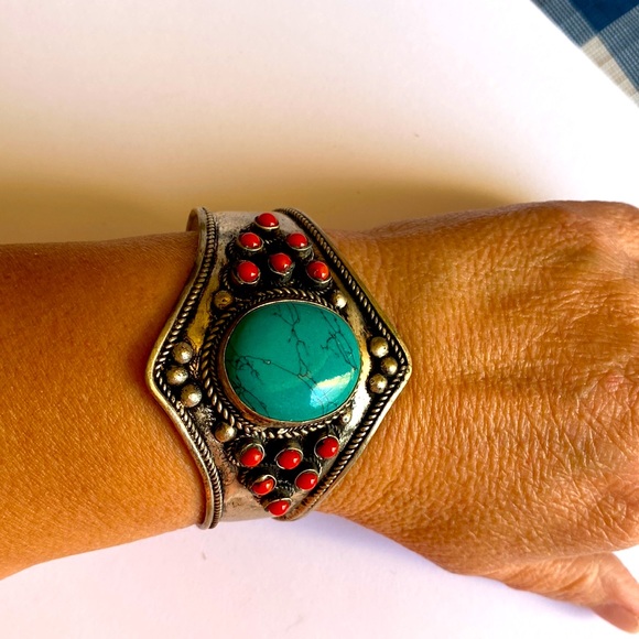 Beautiful cuff bracelet, unique turquoise, and red color stones wide - Picture 9 of 11